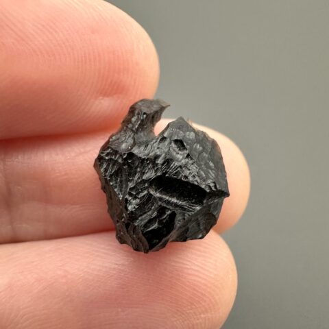 Bilitonit “Batu Satam” 0,6g – Belitung, Indonésie