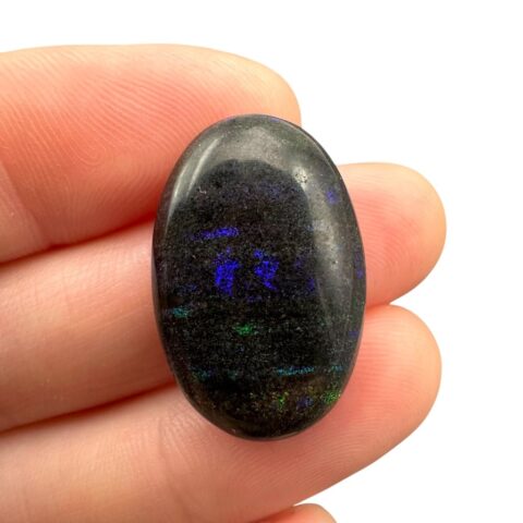 Australský opál 13,5ct – Kabošon – Andamooka, Austrálie