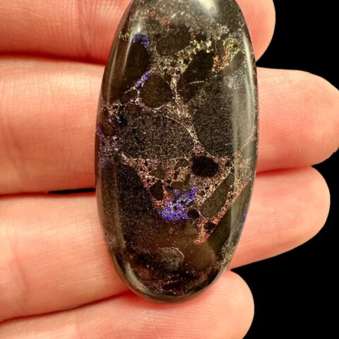 Australský opál 26,8ct – Kabošon – Andamooka, Austrálie