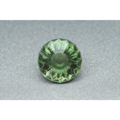 Broušený vltavín 11,5ct – Top brus