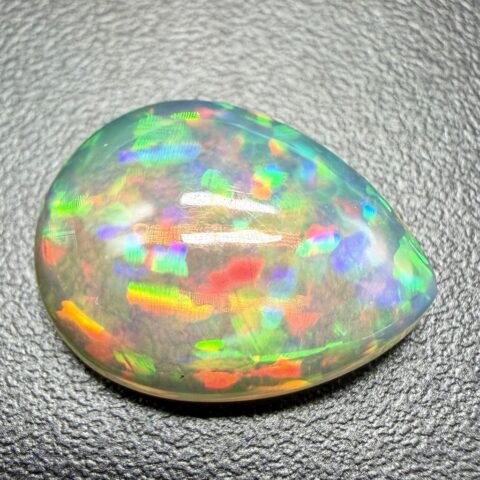 Drahý opál – Kabošon 4,6ct – Welo, Etiopie