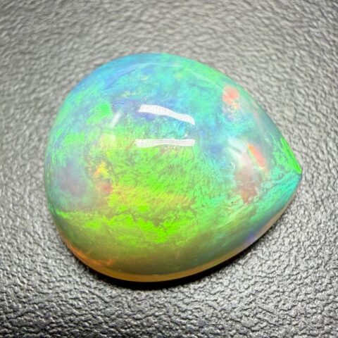 Drahý opál – Kabošon 7,2ct – Welo, Etiopie