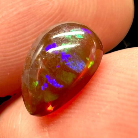Drahý opál – Kabošon 1,45ct – Welo, Etiopie