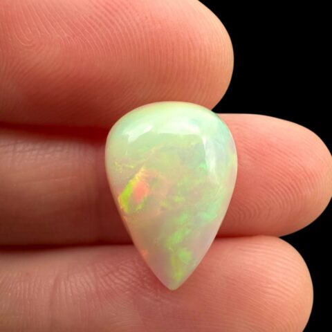 Drahý opál – Kabošon 4,1ct – Welo, Etiopie