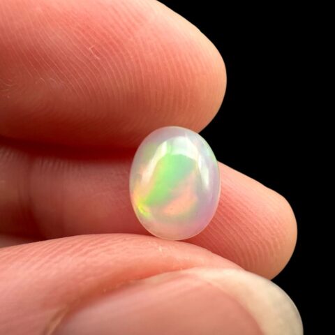 Drahý opál – Kabošon 1,1ct – Welo, Etiopie