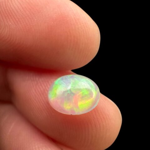 Drahý opál – Kabošon 0,6ct – Welo, Etiopie