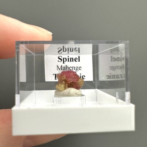 Spinel – Mahenge, Tanzánie