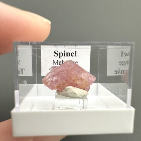 Spinel – Mahenge, Tanzánie