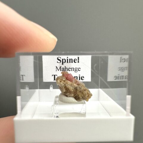 Spinel – Mahenge, Tanzánie