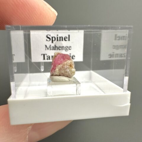 Spinel – Mahenge, Tanzánie