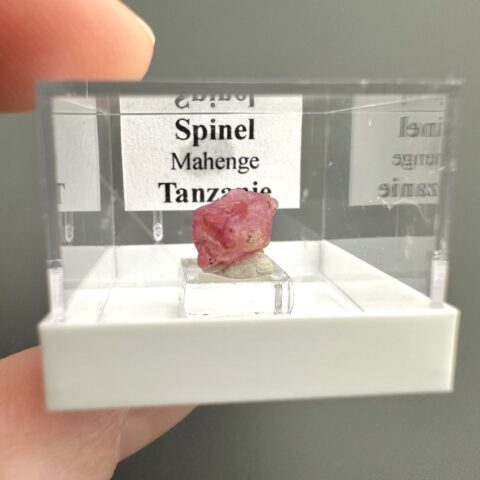 Spinel – Mahenge, Tanzánie