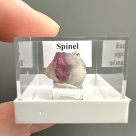 Spinel – Mahenge, Tanzánie