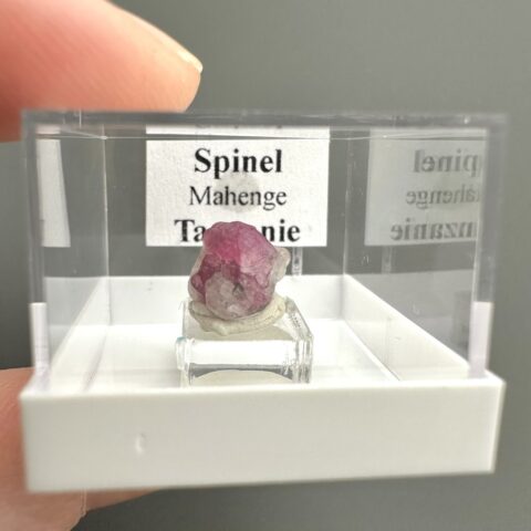 Spinel – Mahenge, Tanzánie