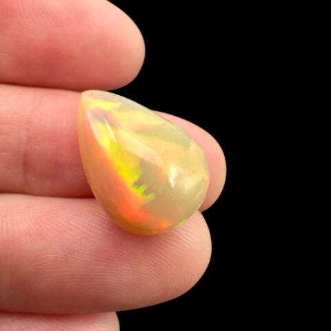 Drahý opál 4,7ct – Kabošon – Welo, Etiopie