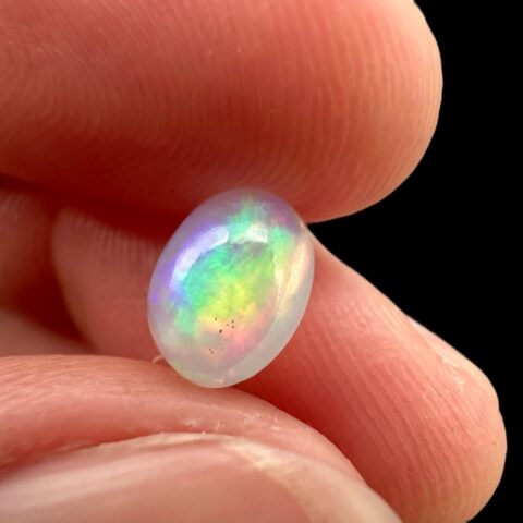 Drahý opál 0,8ct – Kabošon – Welo, Etiopie