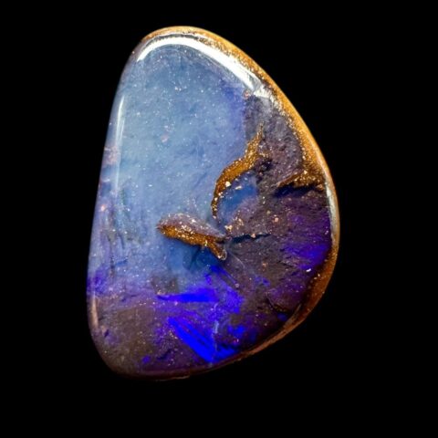 Boulder opál 1,7ct – Kabošon – Queensland, Austrálie