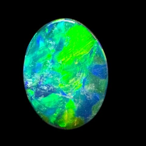 Australský opál doublet 0,65ct – Kabošon – Lightning Ridge, Austrálie