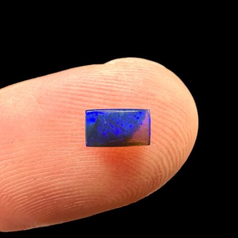 Australský černý opál 0,35ct – Kabošon – Lightning Ridge, Austrálie