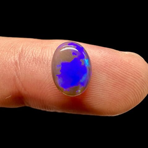 Australský černý opál 1,85ct – Kabošon – Lightning Ridge, Austrálie