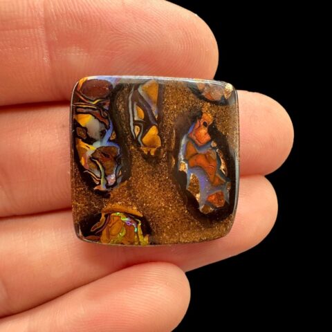 Boulder opál 27,5ct – Kabošon – Koroit, Queensland, Austrálie