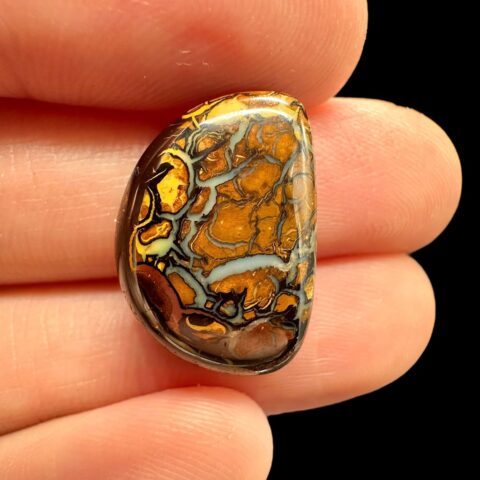 Boulder opál 15,8ct – Kabošon – Koroit, Queensland, Austrálie