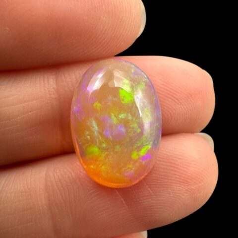 Drahý opál – Kabošon 5ct – Welo, Etiopie