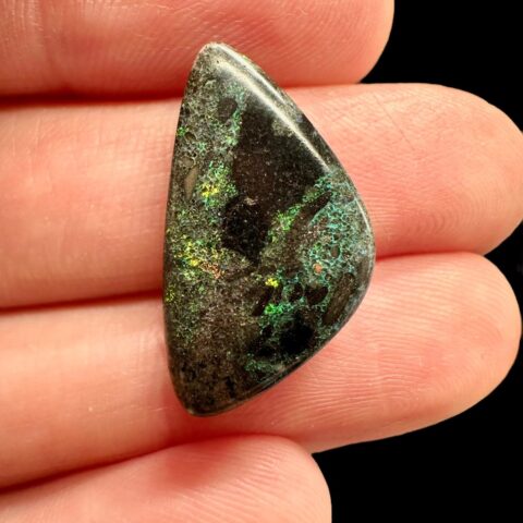 Australský opál 8,3ct – Kabošon – Andamooka, Austrálie