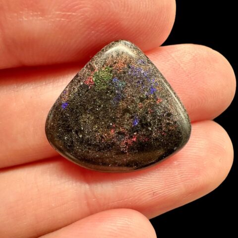 Australský opál 9,3ct – Kabošon – Andamooka, Austrálie