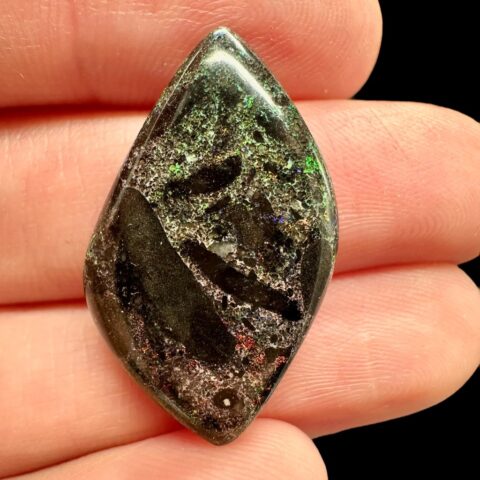 Australský opál 13,8ct – Kabošon – Andamooka, Austrálie