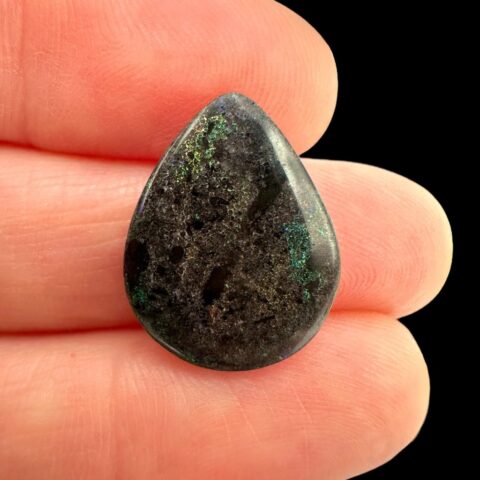 Australský opál 6,7ct – Kabošon – Andamooka, Austrálie