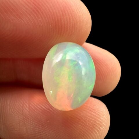 Drahý opál – Kabošon 3,9ct – Welo, Etiopie
