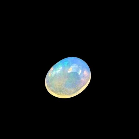 Drahý opál – Kabošon 0,9ct – Welo, Etiopie