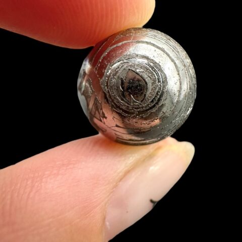 Meteorit Aletai koule 13 mm – Xinjiang, Čína