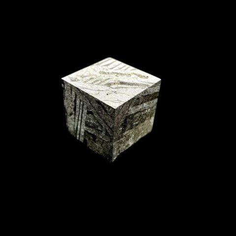 Meteorit Aletai kostka 9mm – Xinjiang, Čína