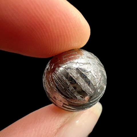 Meteorit Aletai koule 13mm – Xinjiang, Čína