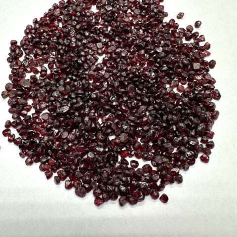 Český granát 50g, 3-5mm – České Středohoří, ČR