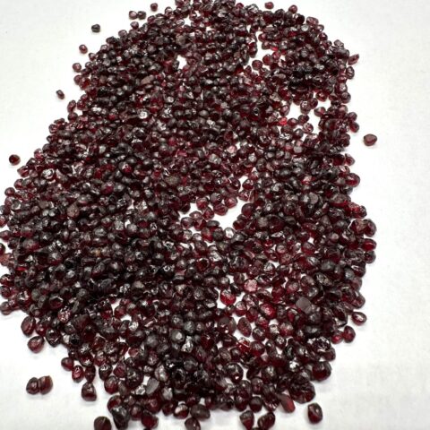 Český granát 50g, 2,5-3mm – České Středohoří, ČR