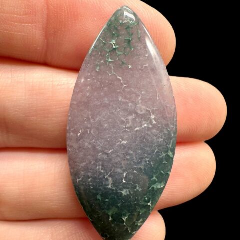 Hroznový chalcedon kabošon – Sulawesi, Indonésie