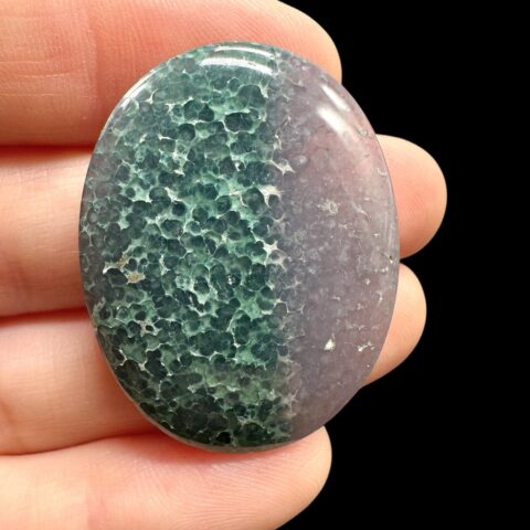 Hroznový chalcedon kabošon – Sulawesi, Indonésie