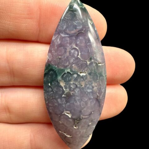Hroznový chalcedon kabošon – Sulawesi, Indonésie