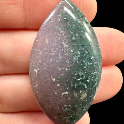 Hroznový chalcedon kabošon – Sulawesi, Indonésie