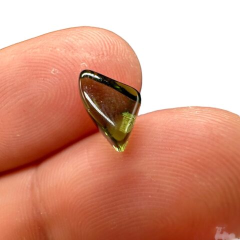 Tromlovaný vltavín 1,65ct