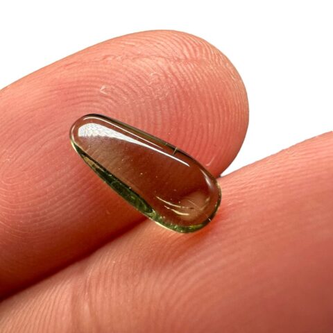 Tromlovaný vltavín 0,84ct