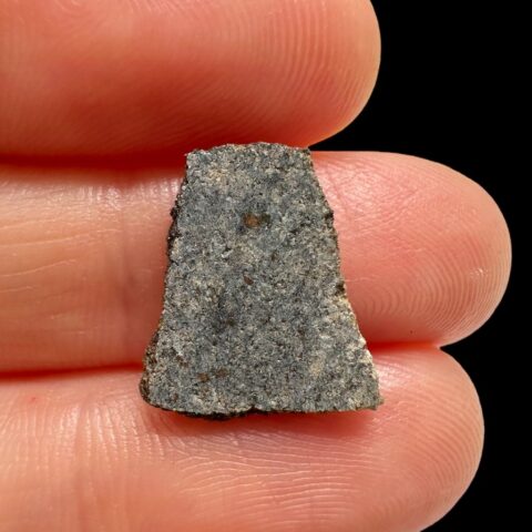 Meteorit Ksar Ghilane 022 – 0,7g – Tunisko