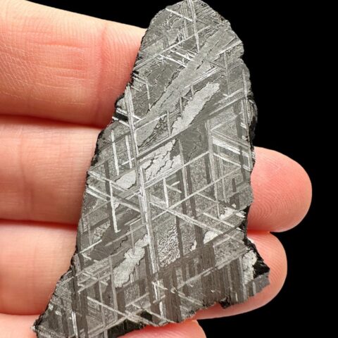 Meteorit Muonionalusta 12,8g – Extra kvalita – Norrbotten, Švédsko