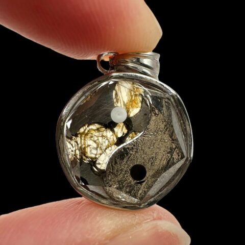 Přívěsek Jin a Jang z meteoritů Aletai a Sericho