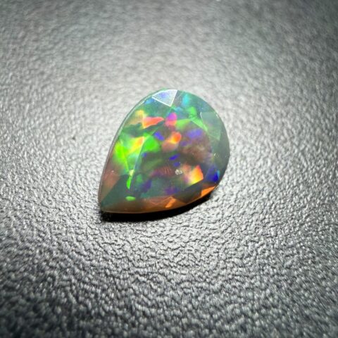 Broušený drahý opál 1,4ct – Welo, Etiopie