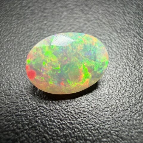 Broušený drahý opál 1,03ct – Welo, Etiopie