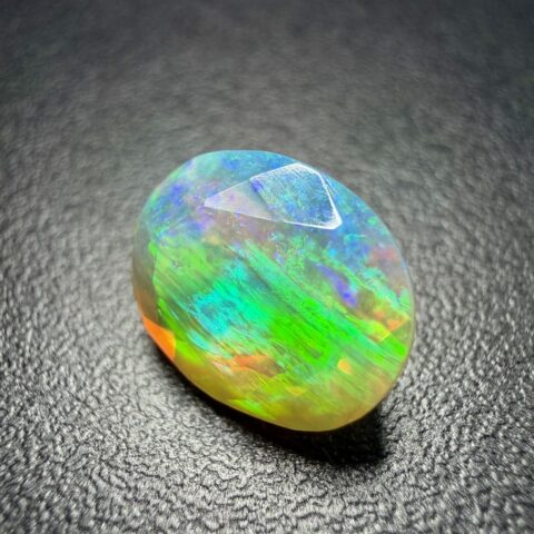 Broušený drahý opál 1,94ct – Welo, Etiopie