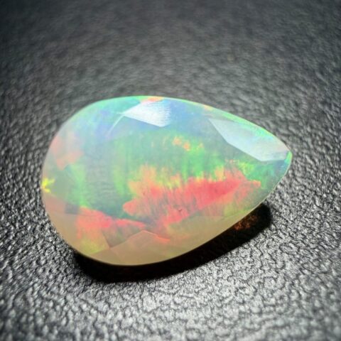 Broušený drahý opál 1,5ct – Welo, Etiopie